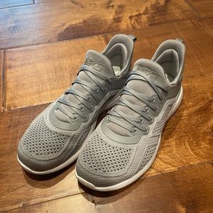 APL Tracer Cement/White size 8